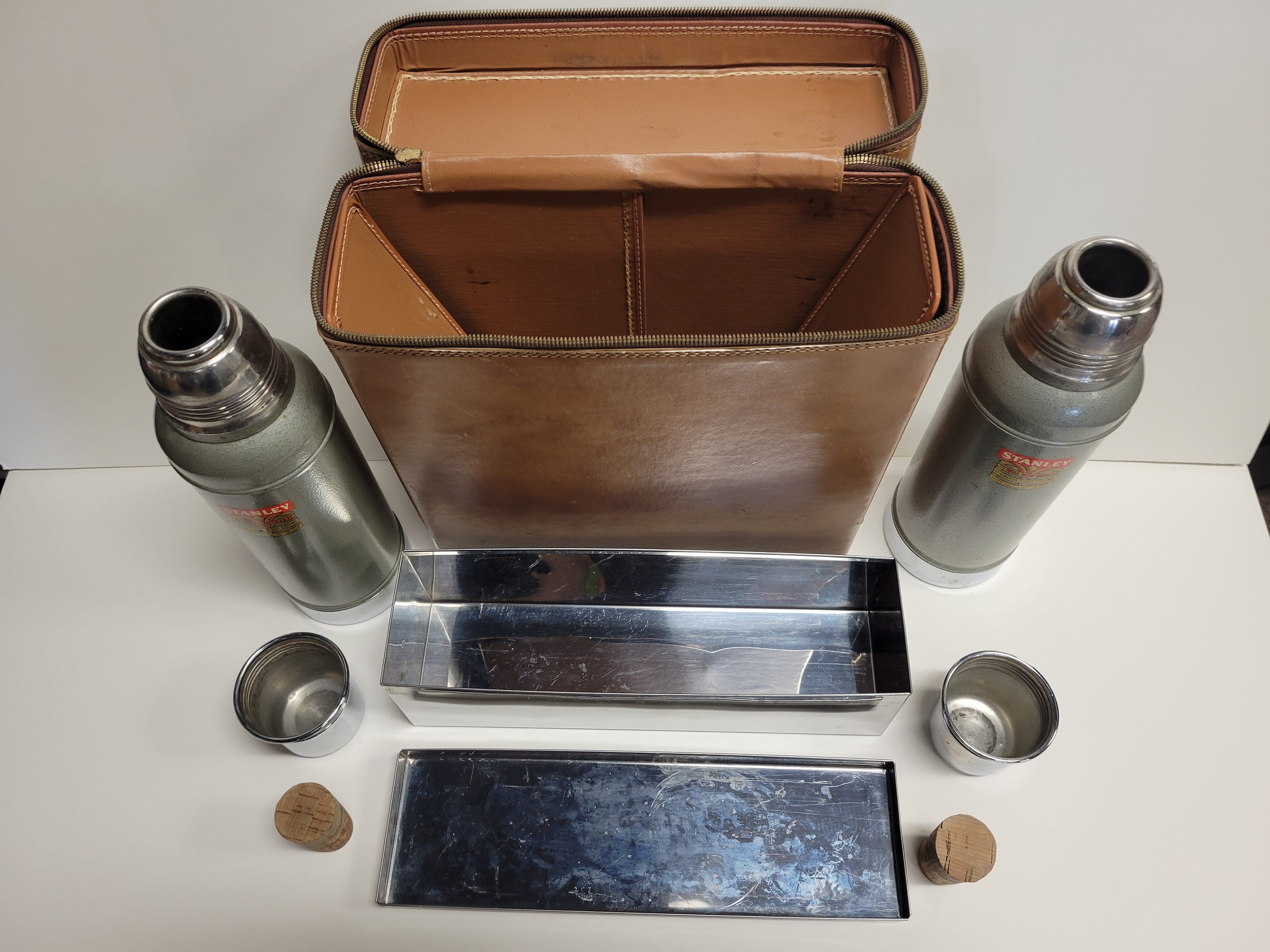 Vintage 1958 Two STANLEY Thermos and Metal Food Box Picnic, Travel Set,  Leather Zip Case, N944 NO RUST 