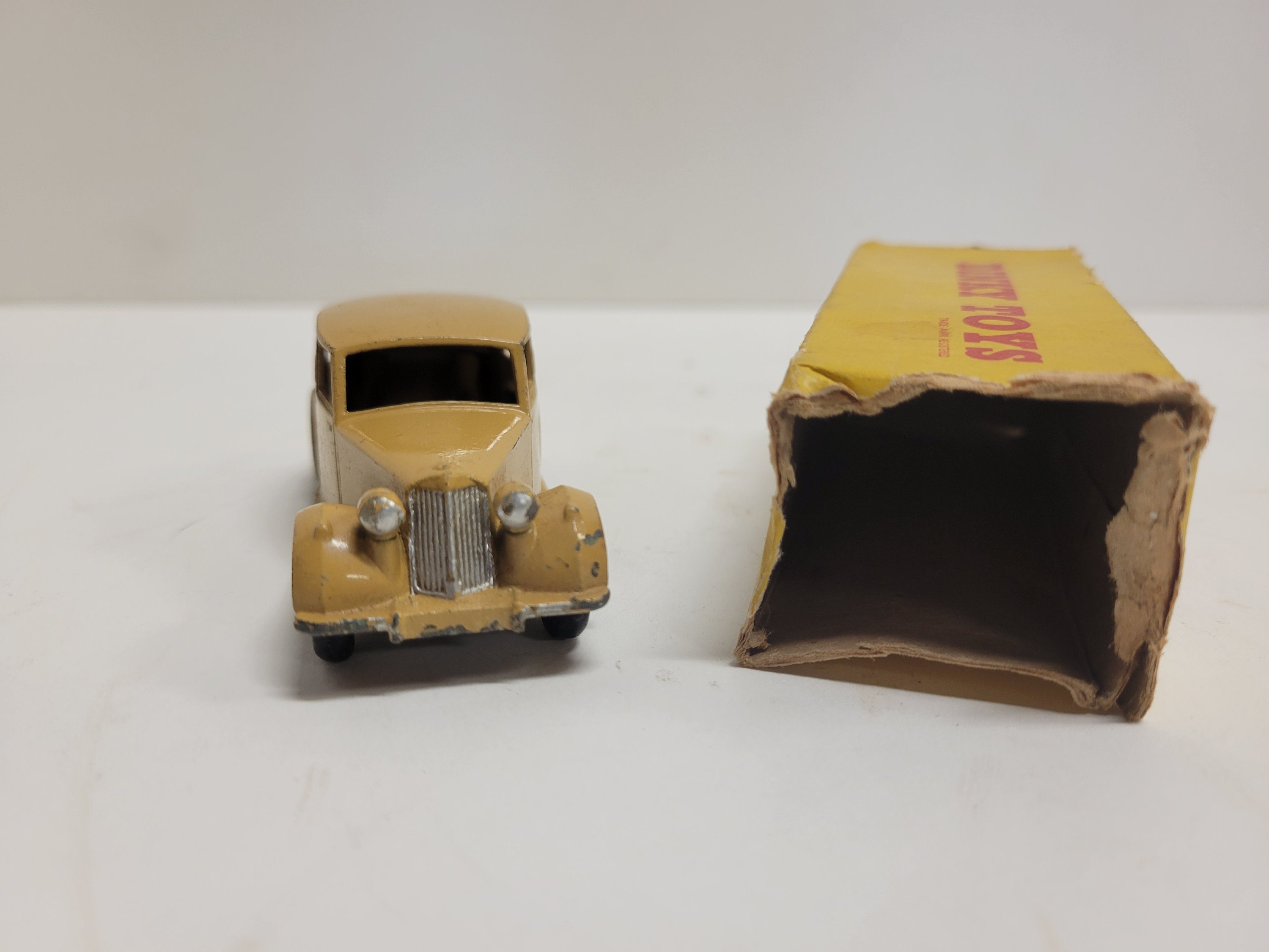 1950 年代のビンテージ Dinky Toys、Meccano LTD、# 151 Triumph 1800