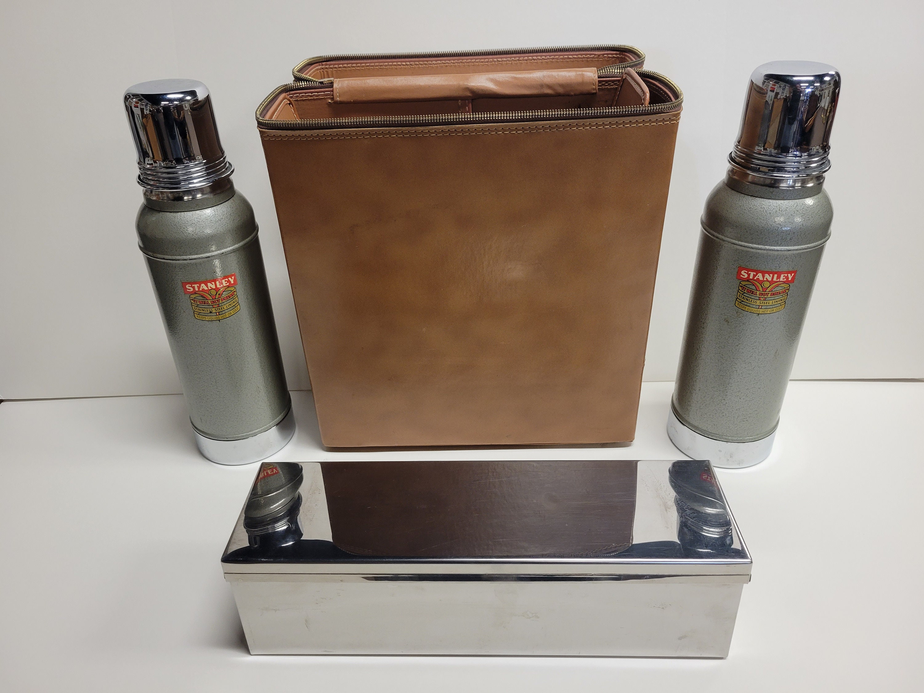 Vintage 1958 Two STANLEY Thermos and Metal Food Box Picnic, Travel Set,  Leather Zip Case, N944 NO RUST 