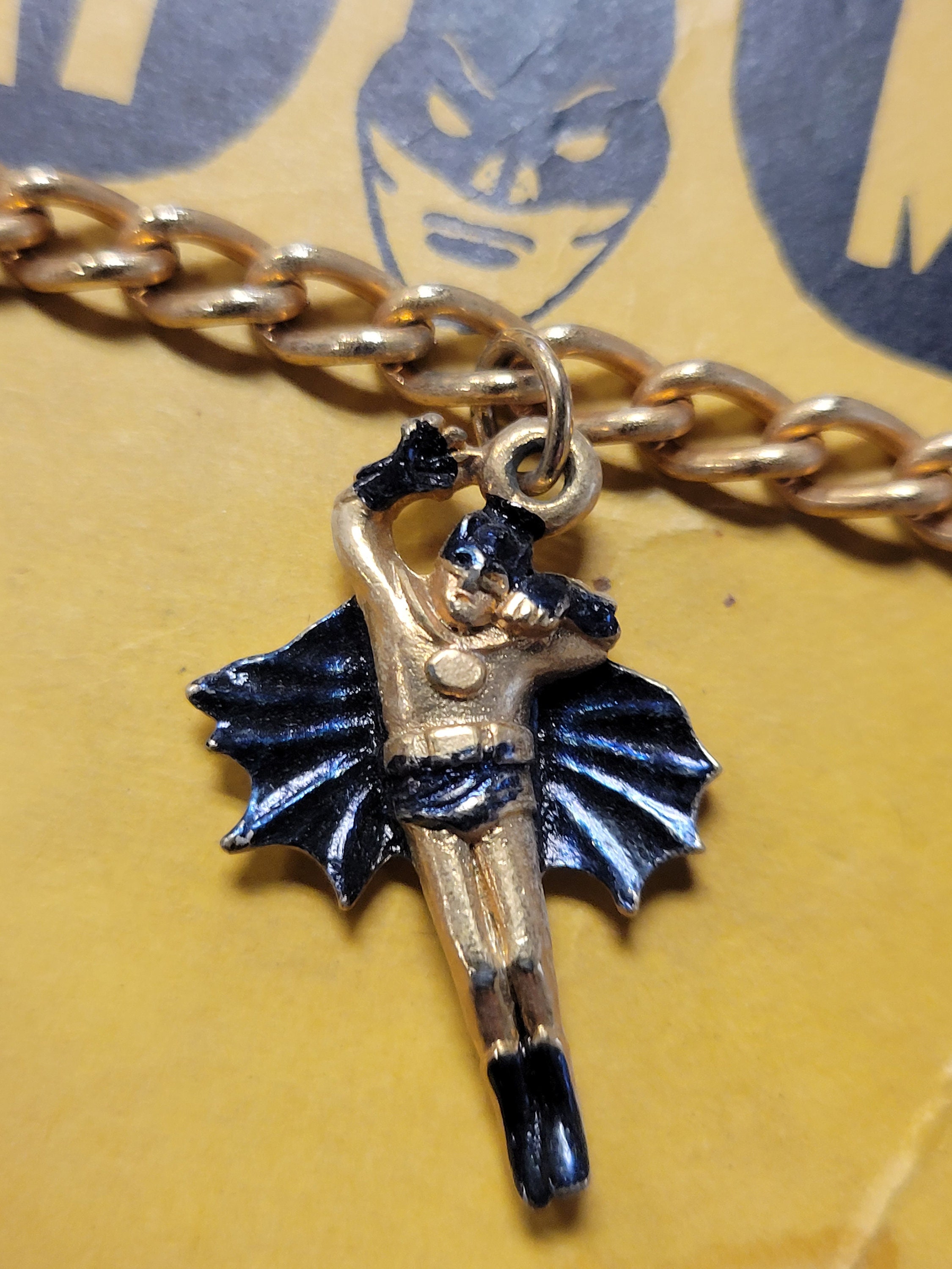 GRAPHICS & MORE Batman Robin Logo Antiqued Bracelet Pendant Zipper Pull Charm With Lobster Clasp