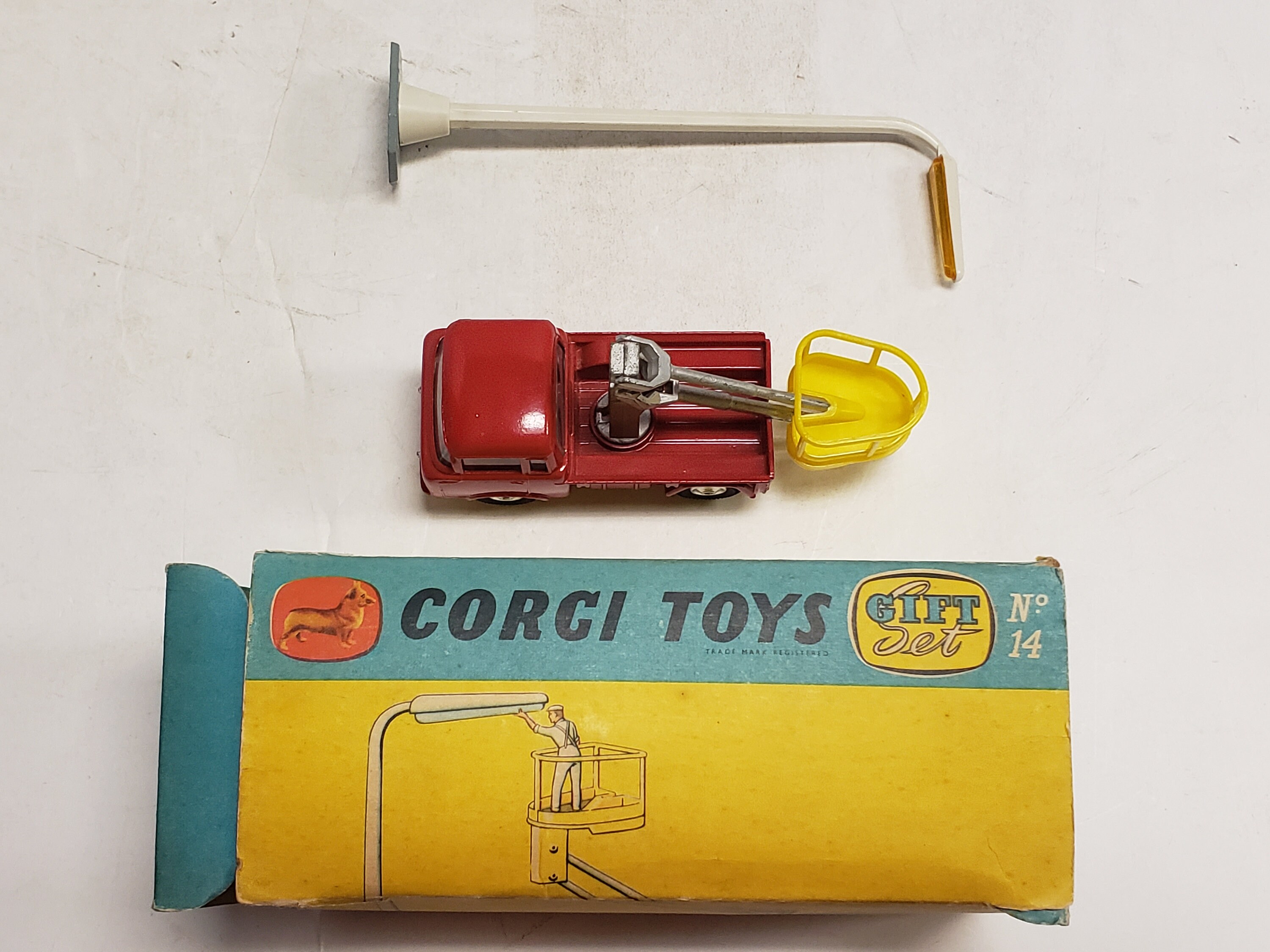ミニカー CORCI TOYS 1960's Corgi Gift Set No. 14 Jeep FC-150 Hydraulic Tower