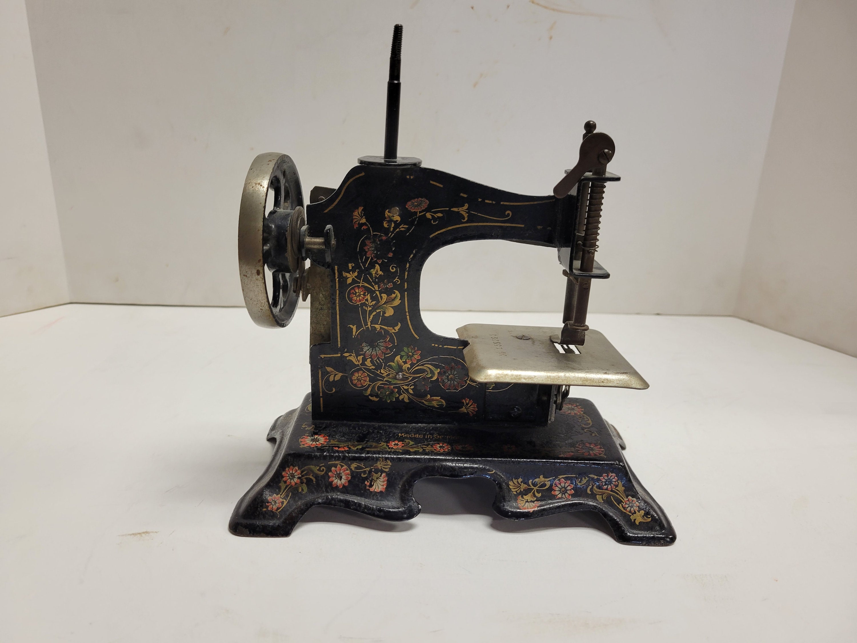 Child's Singer Sewhandy Sewing Machine Electric Model 50 Orange Case &  Original Cardboard Box 