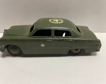 Dinky Toys 675 Ford Sedan - US Army Staff Car