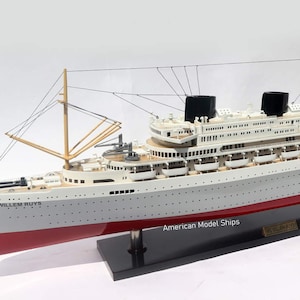 MS WILLEM RUYS, crucero construido en 1939, maqueta de madera artesanal de 35&quot;