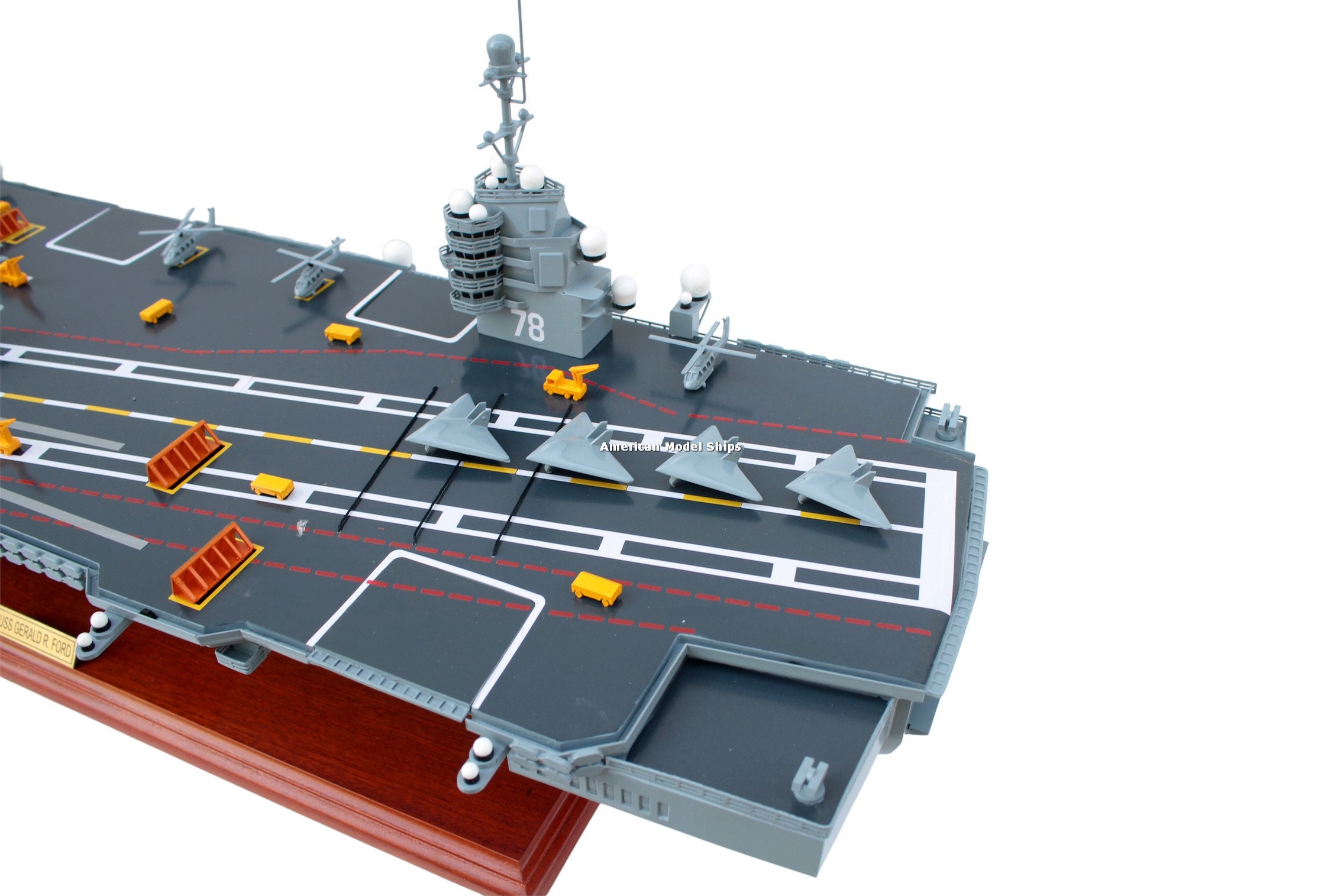 USS ジェラルド・R・フォード CVN 78 航空母艦 – 手作りモデル USS ジェラルド・R・フォード CVN 78 航空母艦 – 手作りモデル