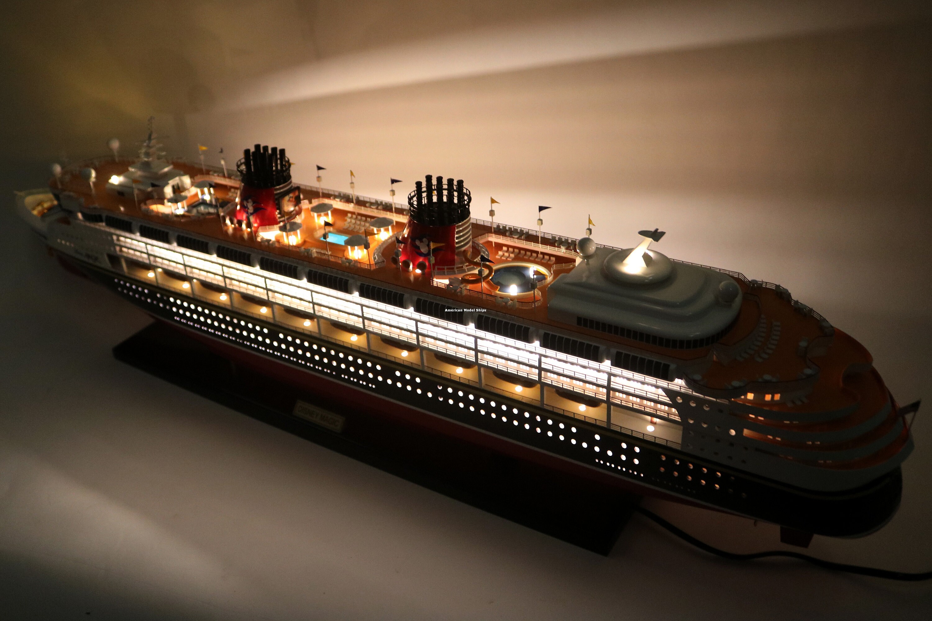 Yahoo!オークション - 新品特価 豪華客船 Disney Wonder 82cmL
