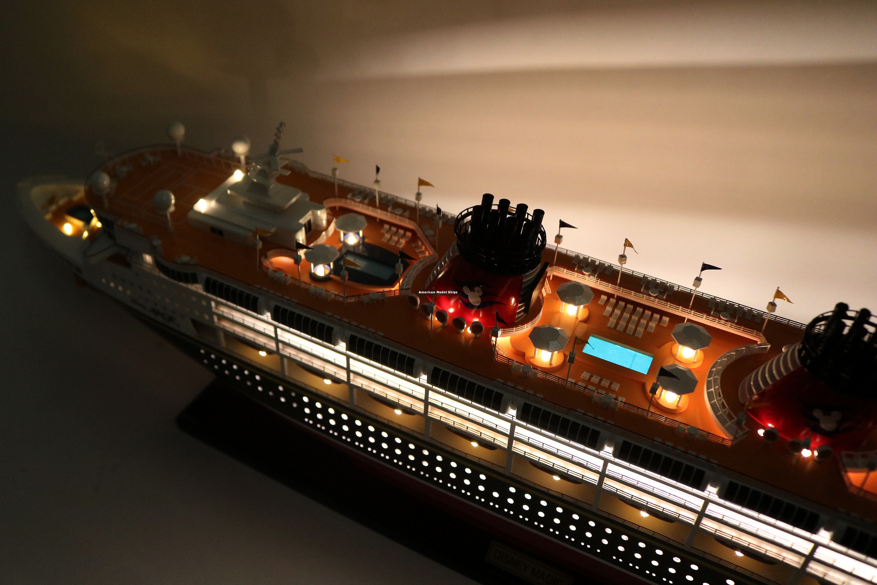 Yahoo!オークション - 新品特価 豪華客船 Disney Wonder 82cmL