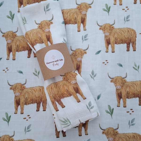 Scottish Highland Cow Baby Burp Cloth Muslin Square o Swaddle de Doreen y Ada / Regalo de nueva mamá