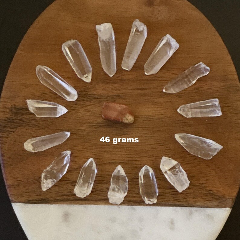 baby Lemurian quartz crystals
46 grams
15 pieces