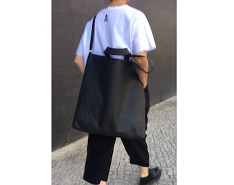 Tote bag washable paper handle bag vegan environmentally friendly ecofriendly paper leather sustainable handbag shoulder bag black shopping