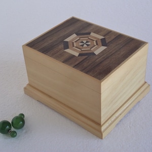 Veneered small gift box or keepsake box