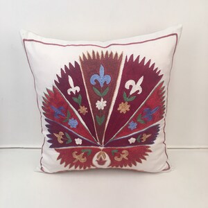 süzani pillow,bohemian decor,suzani cushion,Boho pillow,sofa pillow,pillows,Shabby Chic Decor,embroidered handcrafted,Modern decor,45x43cm