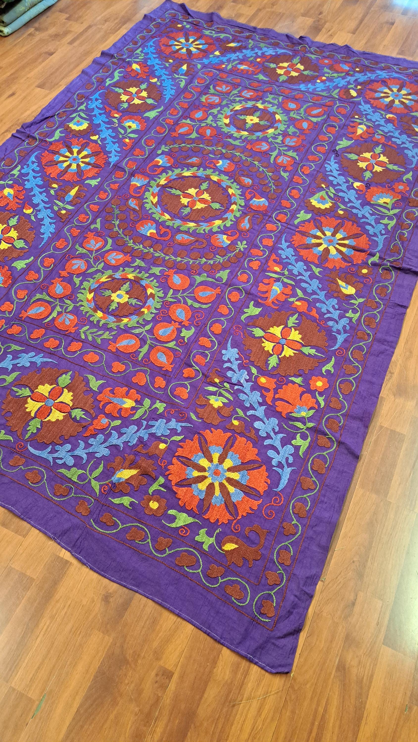 手刺繍のスザニベッドカバー：壁掛けテーブルクロス（213 x 143 cm