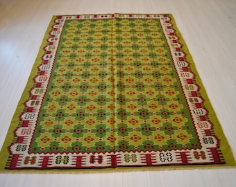 Vintage Green Wool Kilim Rug: Hand-Woven Turkish Bohemian Decor (77x56 inch)