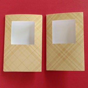 Jeu de 2 cartes APERTURE pliées en 3 - CARREAUX DORÉS, pour la fabrication de cartes ou pour des photos - ouverture carrée de 2,5 pouces, avec enveloppes