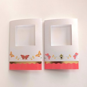 Cartes APERTURE 3 volets - Lot de 2 BORDURES DE FLEURS SAUVAGES, bordure dorée, fabrication de cartes pour la couture ou les photos, ouverture carrée de 2,5 pouces, avec enveloppes