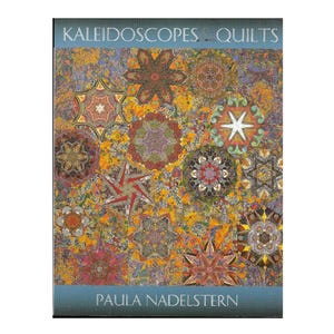 Puede incluir: Una portada de libro con el título "KALEIDOSCOPES & QUILTS" sobre un colorido diseño de patchwork de estrellas y motivos florales. El nombre del autor, "PAULA NADELSTERN", está impreso en la parte inferior. El fondo es una mezcla de amarillo, naranja y azul.