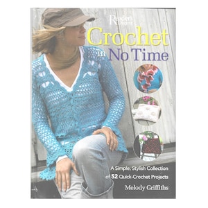 Op de afbeelding: Een set van drie keramische mokken met een gespikkelde, matte afwerking. De mokken zijn in de kleuren crème, lichtgrijs en donkergrijs. Elke mok heeft een eenvoudig, minimalistisch ontwerp en een afgeronde handgreep.