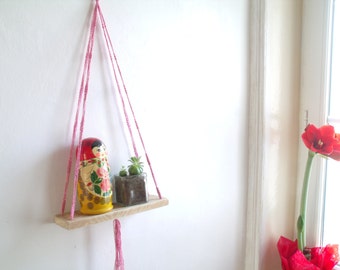 Swing swing hanging in macramé shelf (pink and silver)