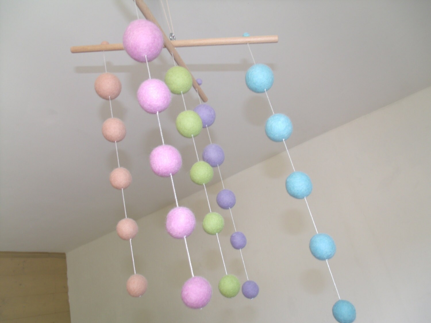 Mobile Suspension Mixte Pastel Balles Feutrées