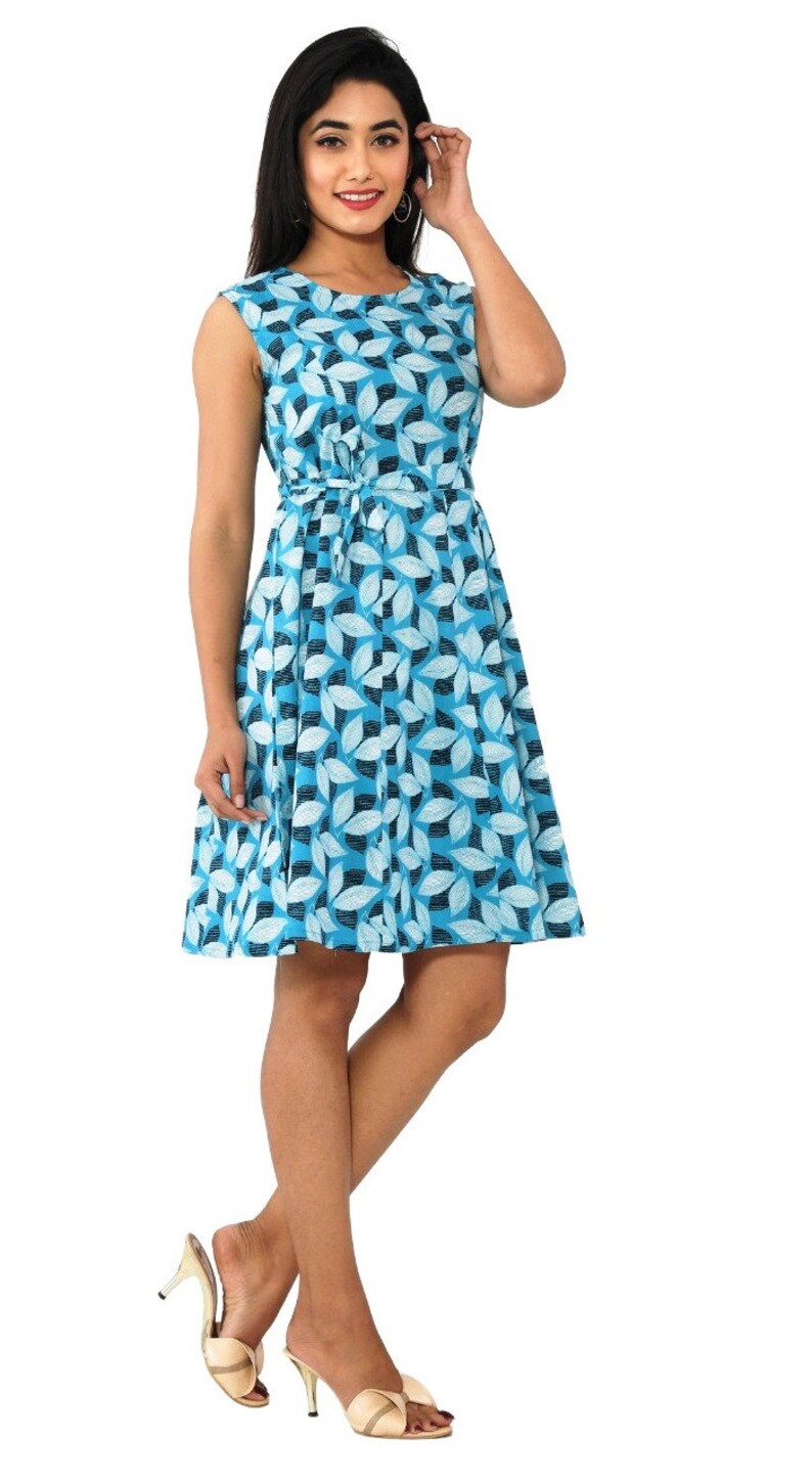 Floral Print Blue Cotton Dresscasual dressa line dress with belt loop.