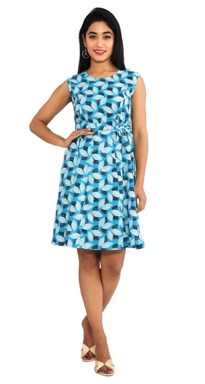 Floral Print Blue Cotton Dresscasual dressa line dress with belt loop.