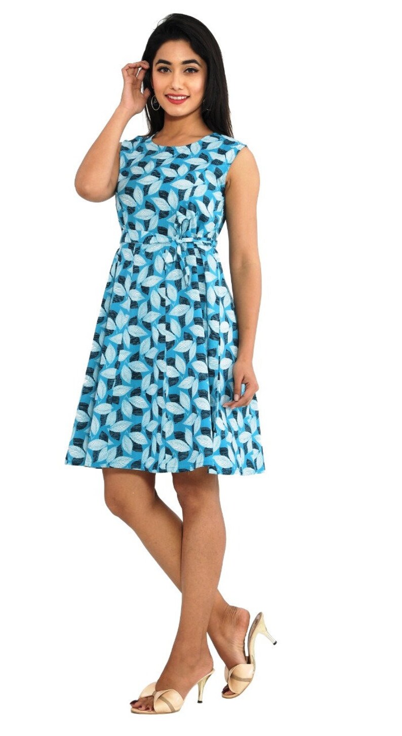 Floral Print Blue Cotton Dresscasual dressa line dress with belt loop.