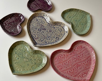 Assiettes coeur en céramique, bibelots coeur, coeurs, cadeau coeur, coeur cachemire, coeur en dentelle, bibelot, plat coeur en poterie, coeur en céramique