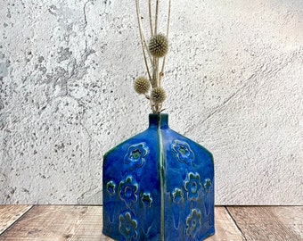 Blue vase, blue pottery bottle, ottle ornament, flower bottle, flower bottle, bottle vase, blue vase for dried flowers, blue decor