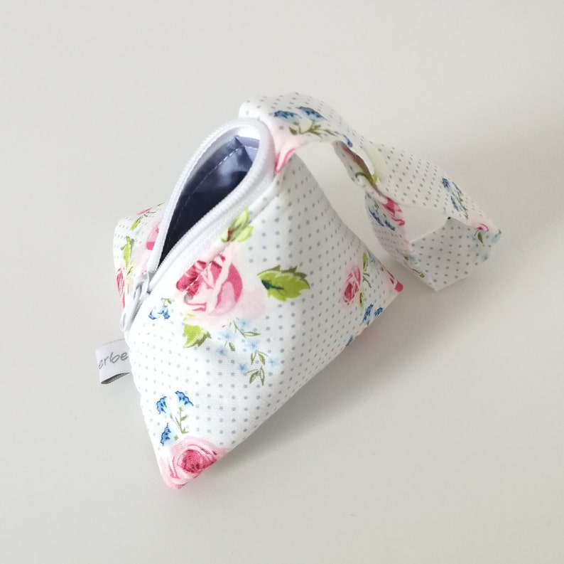 How To Sew A Triangle Zipper Bag, Free Zipper Bag Tutorial, Pyramid Pouch Tutorial, Sewing