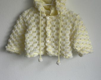 Cárdigan vintage de punto con capucha en color amarillo y blanco fabricado en Japón, talla 12-18 meses