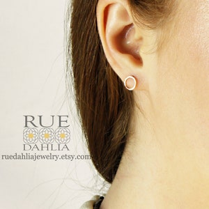 Kreis Ohrstecker, gehämmert offene Kreis Ohrringe, kleine Creolen 8 mm, Kreis Ohrstecker Gold Silber unter 50 US gemacht