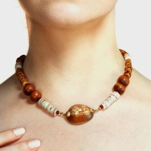 Seashell Boho Beach Necklace, Cowrie Shell, Adjustable length, Summer Beach Jewelry