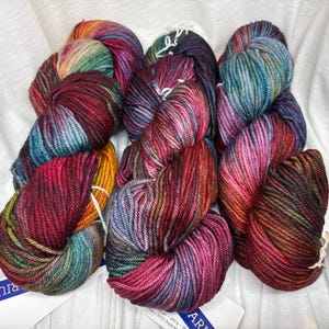 Hilo Malabrigo Rios Worsted Weight en color 286 Sagitario ZODIAC COLLECTION imagen 2