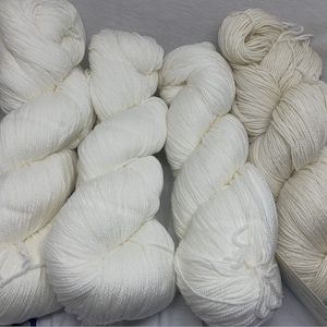 Hilo Malabrigo para calcetines en grosor fingering, color blanco 943