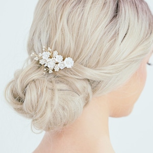 Small Floral Hair Comb Clay Flowers, White Flower Hair Comb, Bridal Hair Flower, Flower Hair Vine, White Flower Comb, &quot;Lara&quot;