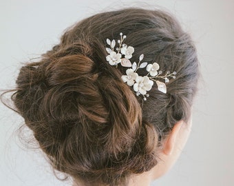 Bridal Hair Clip Pin Set Ivory Vintage, Gold Flower Hair Pins, Bridal Headpiece Flower, Bridesmaid Hair Pins, Bridal Hair Accessory, "Tulip"