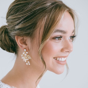 Natural Pearl Dangle Spray Earrings, Gold Wedding Jewelry, Bridal Flower Earrings, Wedding Jewelry, Bridal Dangle Earrings, Belle Earrings