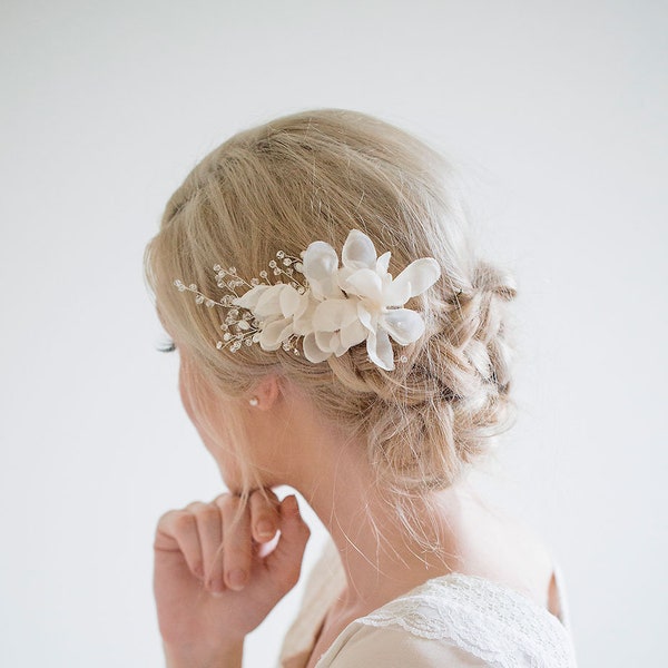 Fleur en soie de mariée, pince à cheveux fleur, peigne à fleurs de mariée, peigne à cheveux de fleurs de soie, peigne à cheveux fleurs de mariée, peigne à cheveux de mariée, « Mirabella »