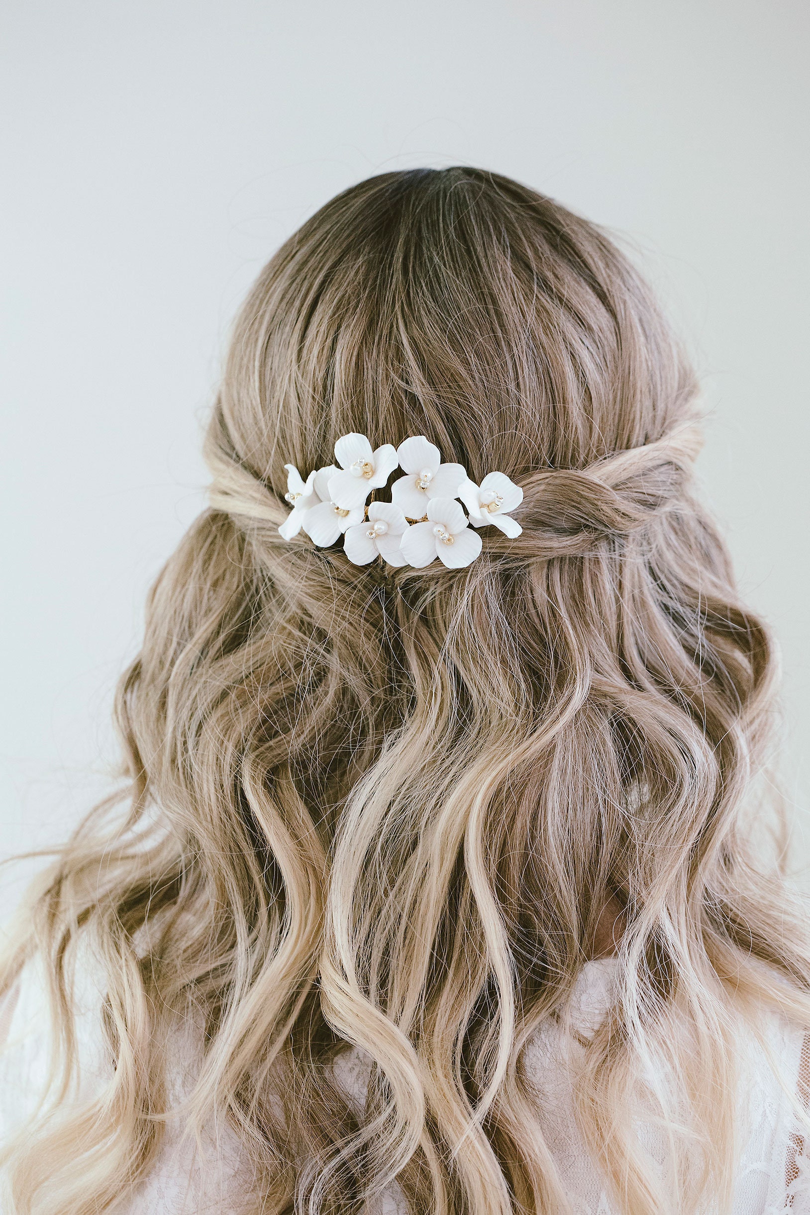 Bridal White Flower Hair Comb Gold, BOHO Flower Comb  display picture 1