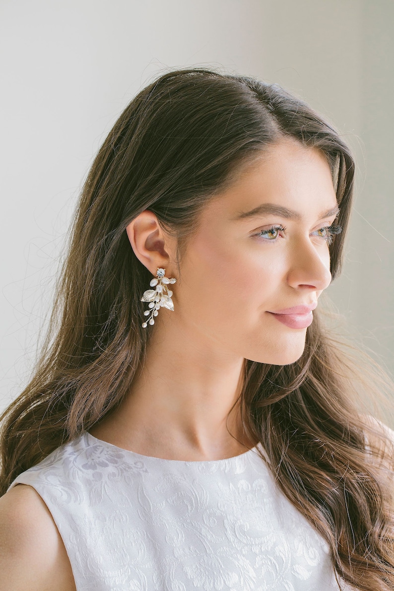 Natural Pearl Dangle Spray Earrings, Gold Wedding Jewelry, Bridal Flower Earrings, Wedding Jewelry, Bridal Dangle Earrings, Belle image 3
