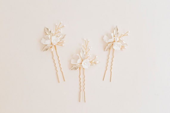 Elegant White Floral Bridal Hair Comb and Pins - Gold Accents Gold Wedding Hair Comb and Hair Pin With Beautiful Flowers  main image 2