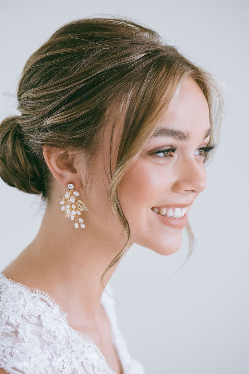 Natural Pearl Dangle Spray Earrings, Gold Wedding Jewelry, Bridal Flower Earrings, Wedding Jewelry, Bridal Dangle Earrings, Belle Earrings