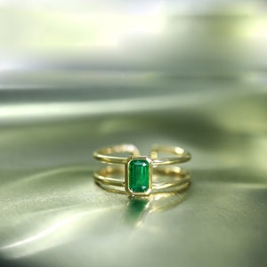 Designer solid 18K gold 0.526ct emerald ring Zambia Muzo green emerald certificate Minimalist style ring GUILD certificate