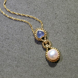 Design 18K Gold Pendant Heart-shaped   Cabochon sapphire Japanese Akoya pearl necklace