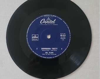 Warner Bros Snowbound Tweety 1953 Vintage Children's Vinyl Music Record 7 Inch Mel Blanc