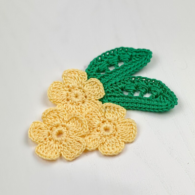 Pack of 5 pieces Decorative items for scrapbooking Spring baby dress embellishment Crochet flower and leaves applique handmade in Italy