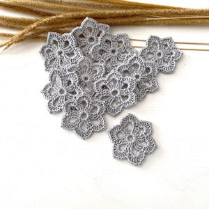 LOL 14, Set 10 fiori uncinetto irlandese, Fiocchi di neve, Decorazioni grigio argento,  Applicazioni uncinetto, Fatti in Italia,