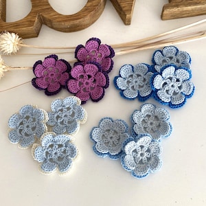 FLO 15, Set 3 roselline uncinetto bicolore, Applicazioni uncinetto celesti da copertina, Fiori uncinetto da cucire, Fiori per decorare diari