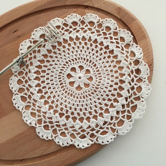 20 Star Lace Paper Doilies 8in